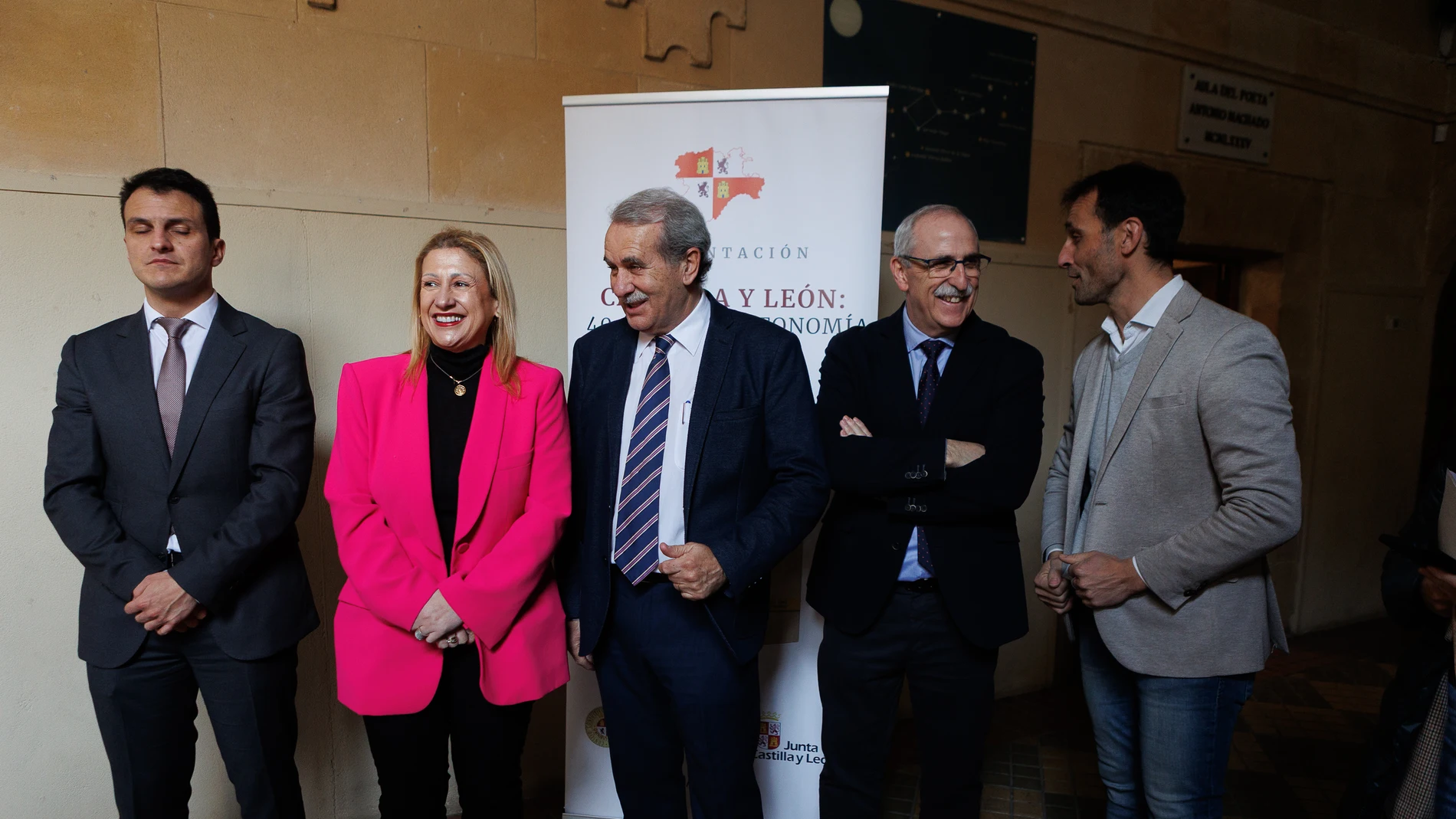 El presidente del Consejo Consultivo de Castilla y León, Agustín Sánchez de Vega, presenta el libro ‘Castilla y León: 40 años de autonomía’ en el marco de la jornada ‘Más de cuatro décadas de Castilla y León’