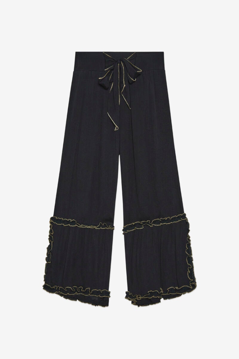 Pantalón anudado.