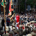 La presidenta de la Comunidad de Madrid, Isabel Díaz Ayuso, durante el desfile cívico militar en la Puerta del Sol, por el 2 de Mayo. 