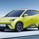 BYD Dolphin Surf en color amarillo