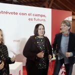 El secretario general del PSOE de Castilla y León, Carlos Martínez; la secretaria de Estado de Agricultura y Alimentación, Begoña García; y la presidenta de los socialistas europeos, Iratxe García, participan en una conferencia Sectorial de Agricultura organizada por el PSCyL.