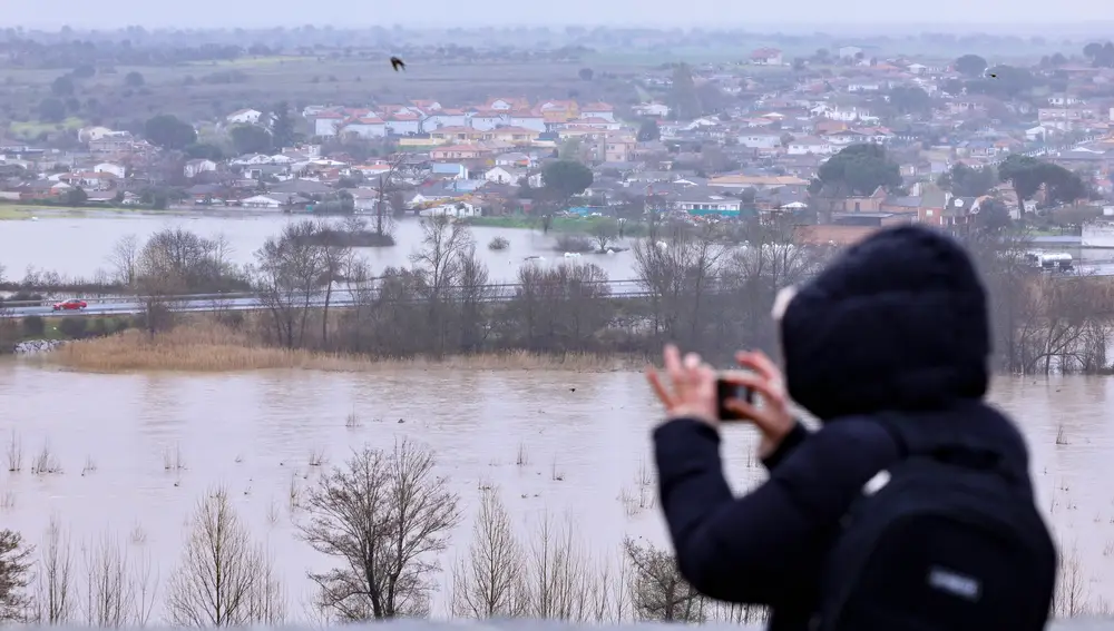 El temporal mantiene fuera de sus casas a un centenar de personas en Escalona (Toledo)