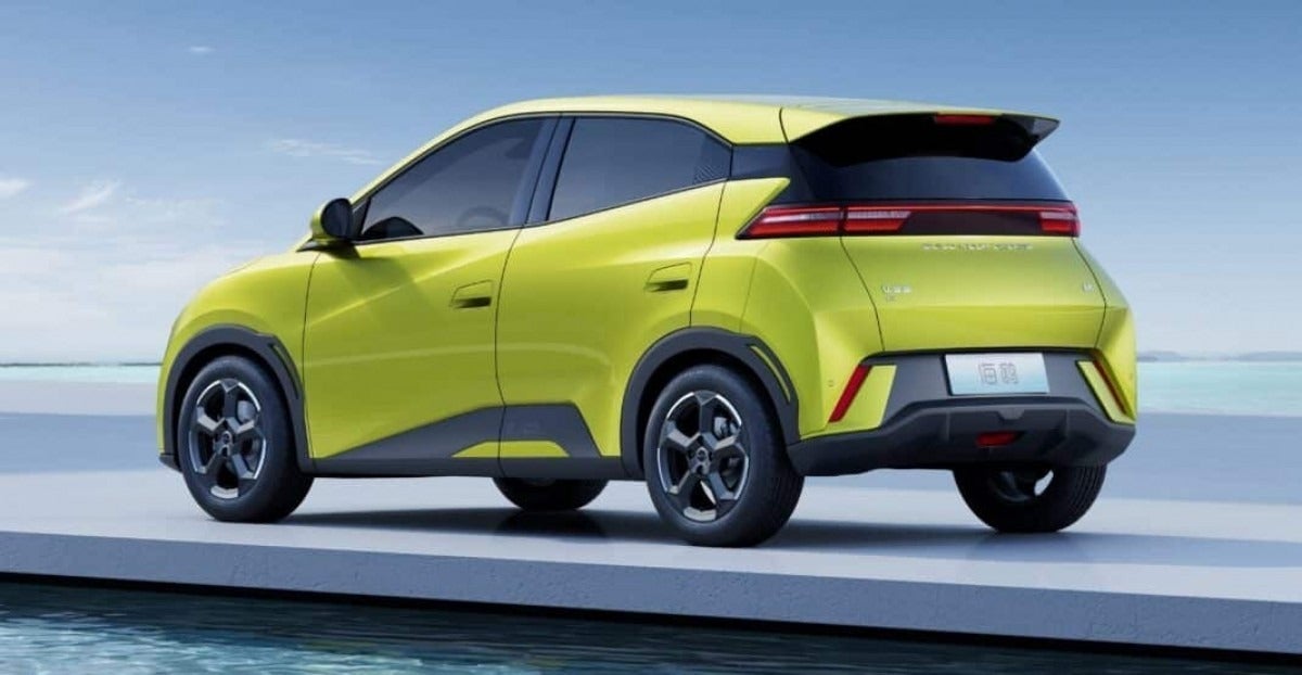 La parte trasera del BYD Dolphin Surf