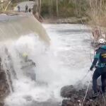 Cuarta jornada de búsqueda del motorista que cayó al río Genal de Pujerra (Málaga) y fue arrastrado por la corriente