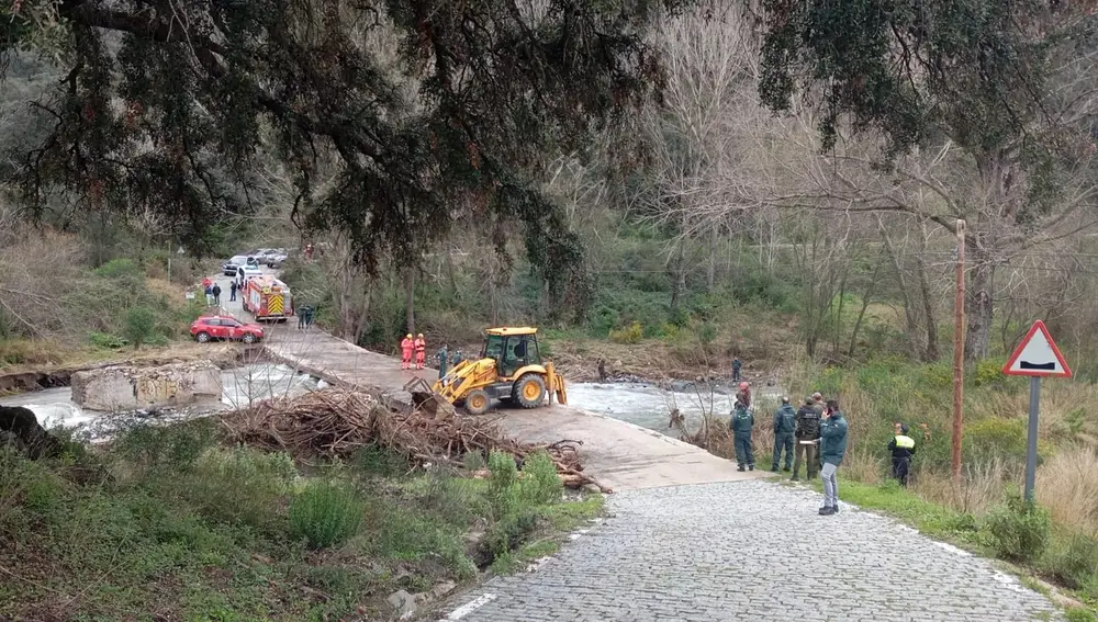 Sigue la búsqueda por quinta jornada del motorista desaparecido en Pujera (Málaga) arrastrado por el río Genal