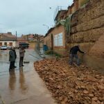 El viento y la lluvia derriban parte del muro de la iglesia de San Pedro en Villalpando