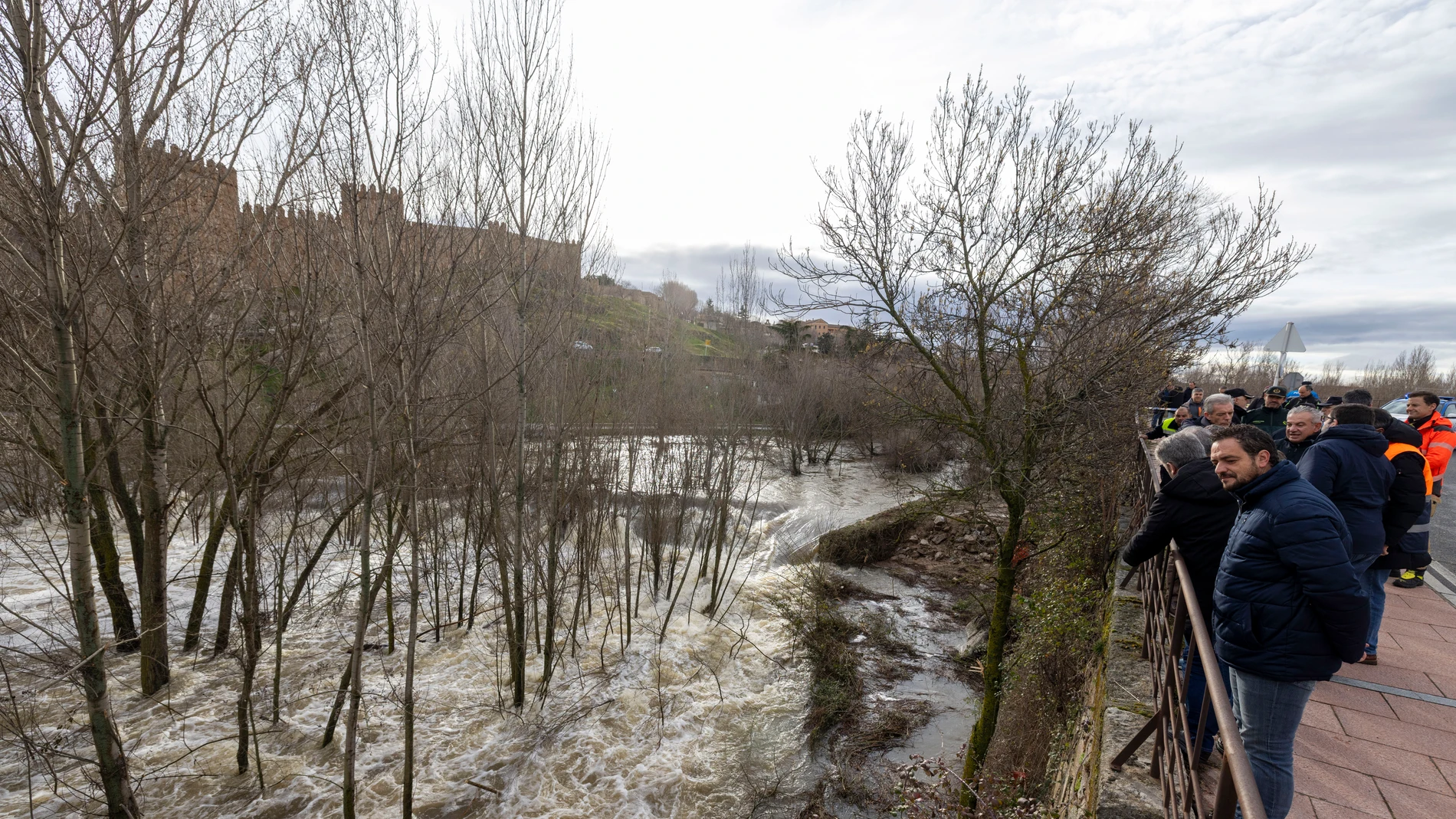 Río Adaja a su paso por la ciudad de Ávila