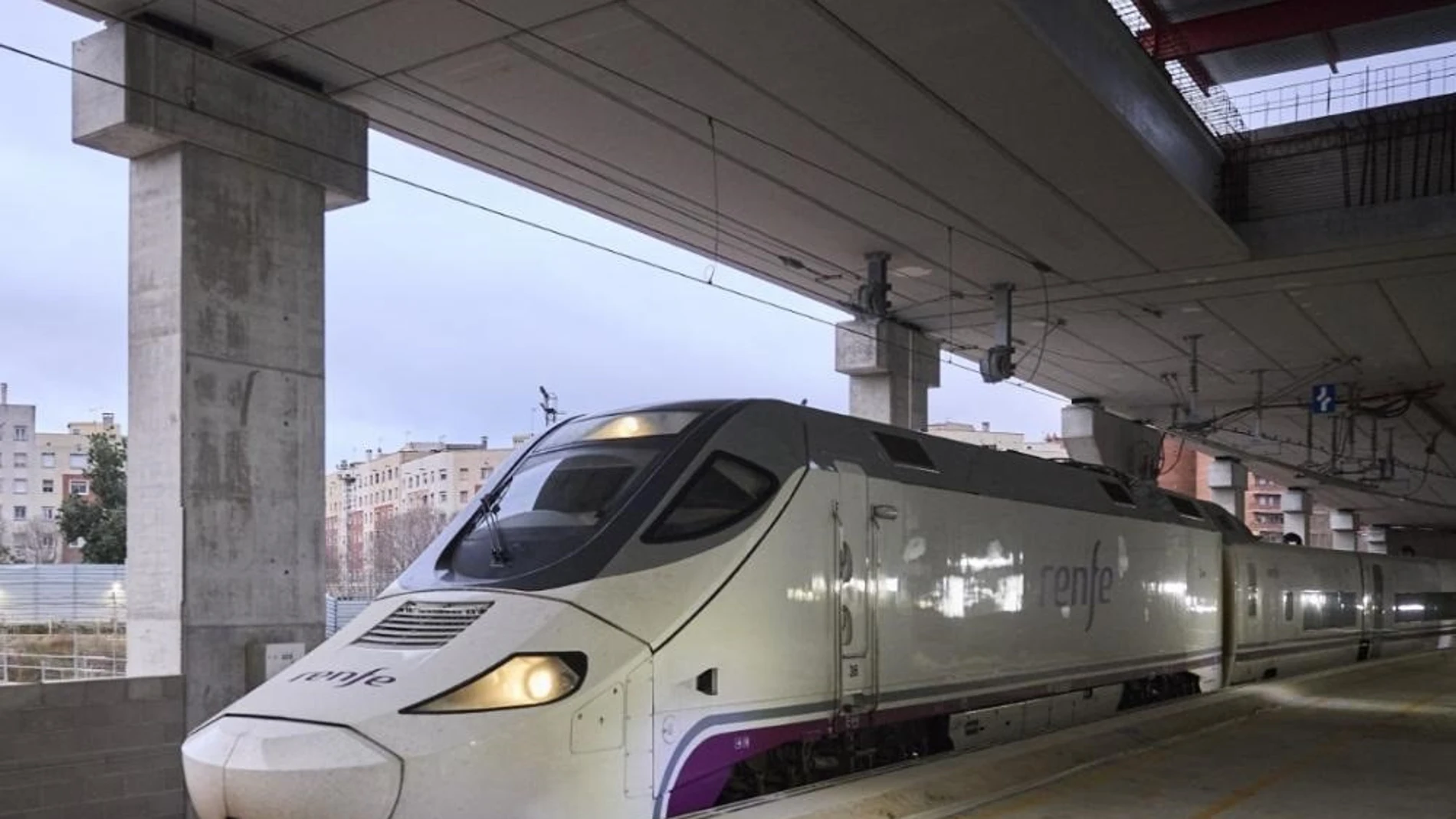 Los trenes de alta velocidad circulan desde este domingo por la futura estación de La Sagrera REMITIDA / HANDOUT por ADIF Fotografía remitida a medios de comunicación exclusivamente para ilustrar la noticia a la que hace referencia la imagen, y citando la procedencia de la imagen en la firma 23/03/2025