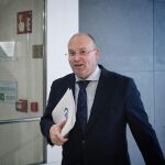 Tellado arremete contra Page por "criticar de forma oportunista" al presidente: "Page no es mejor que Sánchez"