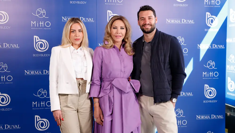 Norma Duval, junto a su sobrina Andrea y su hijo Cristian