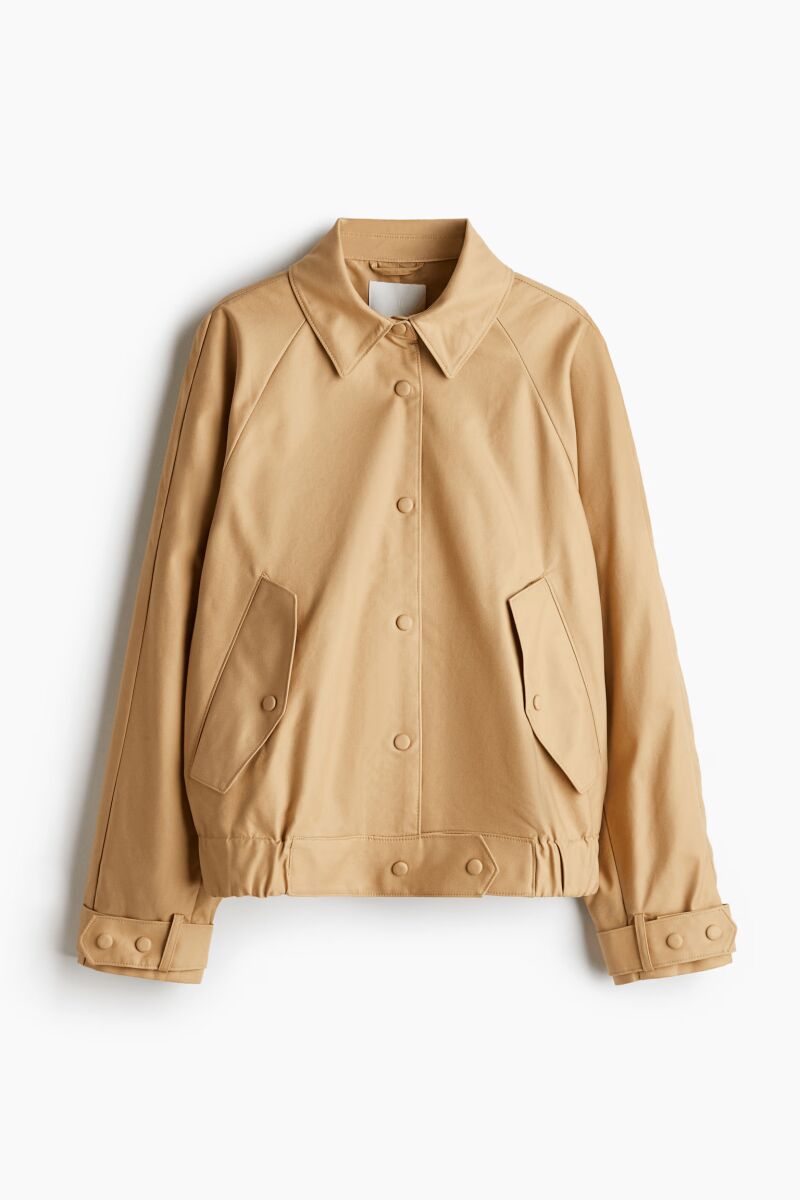 Chaqueta de sarga con cuello.
