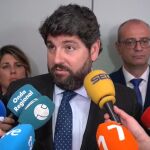 López Miras en un contacto con los medios de comunicación