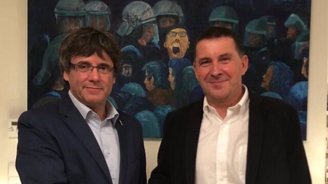 PP afea al Gobierno, tras la reunión Otegi-Puigdemont, que un condenado por banda terrorista y un fugado sean sus socios