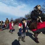 Refugiados en Eslovenia camino de Austria en noviembre de 2015