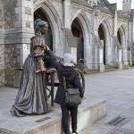 Tocar los pechos a la estatua de Molly Malone, en Dublín, se considera que da "buena suerte" según la tradición de Irlanda