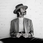 Entrevista con el cantante José Miguel Conejo Torres, conocido como Leiva que presenta su nuevo disco “Gigante