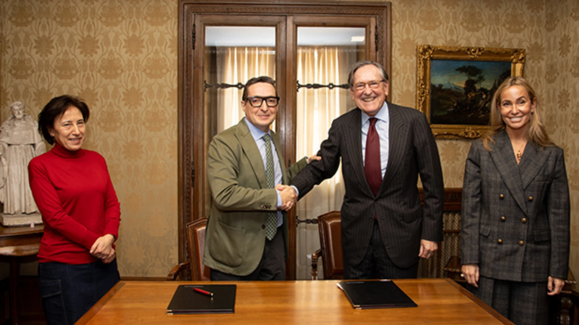 El rector de la Usal, Juan Manuel Corchado, y el presidente de Santander Universidades, Matías Rodríguez Inciarte, renuevan el acuerdo