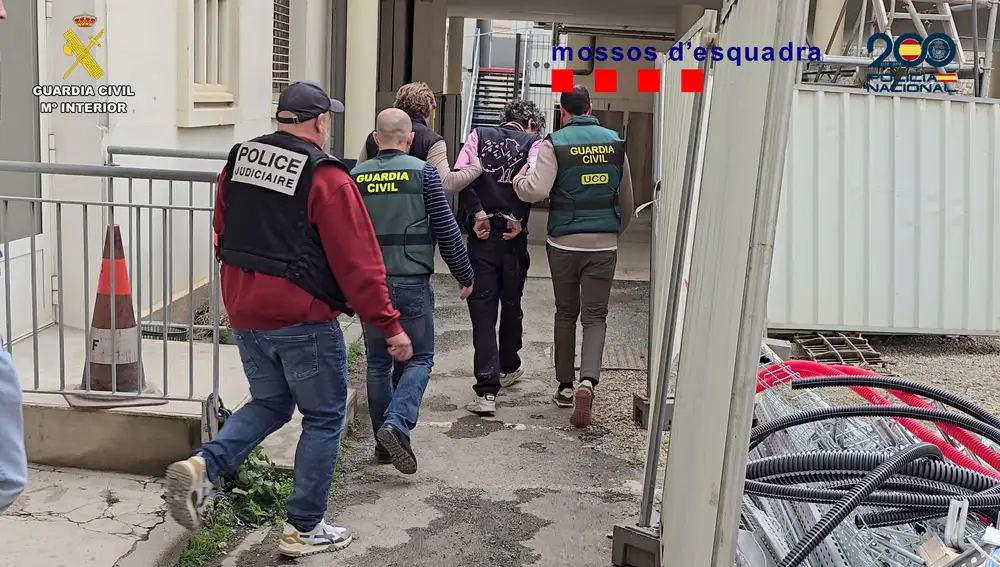 Sucesos.- El detenido por matar a tres agricultores se arrancó una pulsera de control tras ser condenado por yihadismo
