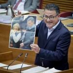 El diputado del PP en Les Corts José Ramón González de Zárate, momentos antes de la discusión