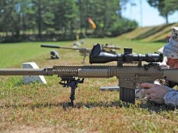Un francotirador de los Marines con un M110 SASS.