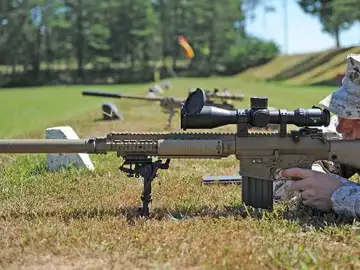 Un francotirador de los Marines con un M110 SASS. Un francotirador de los Marines con un M110 SASS.