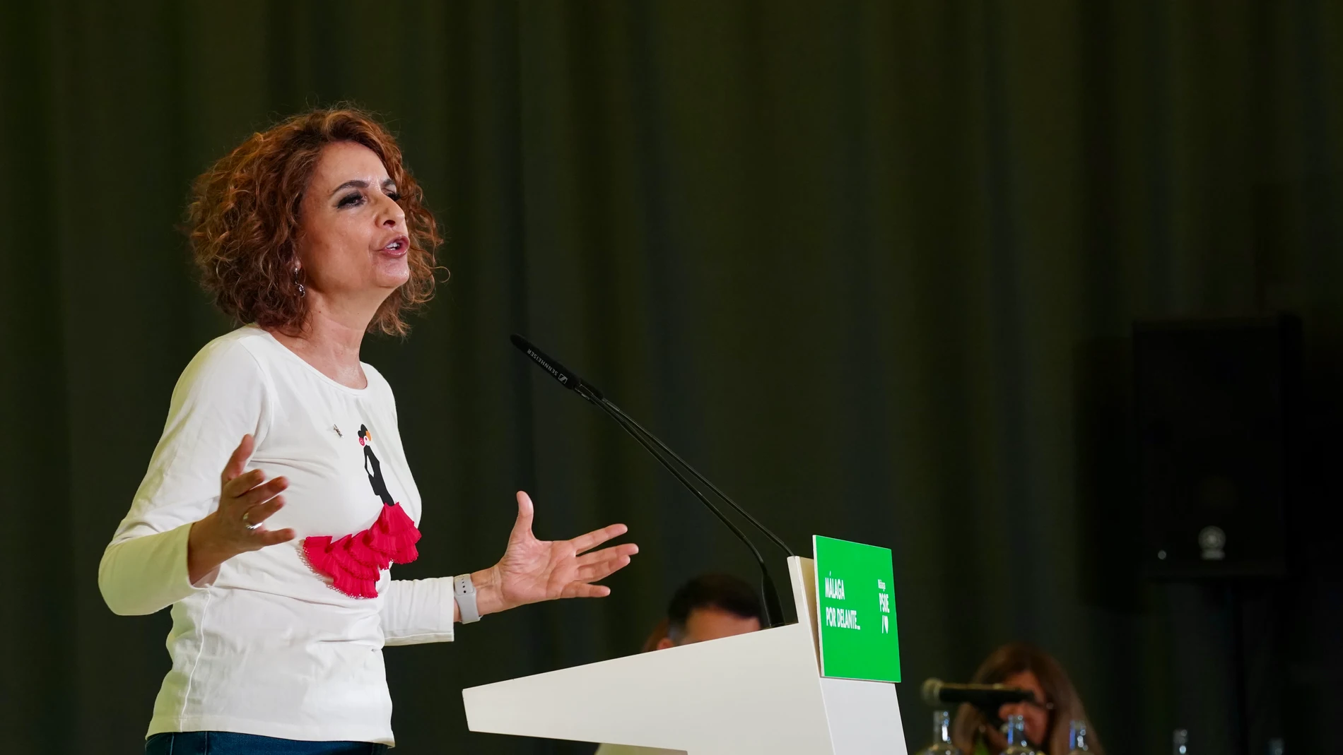 La secretaria general del PSOE-A, María Jesús Montero, intervienen en el congreso del PSOE de Málaga, a 30 de marzo de 2025 en Málaga (Andalucía, España). El PSOE de Málaga ha organizado este domingo un congreso provincial ordinario en el Hotel NH de Málaga al que ha acudido la secretaria general del PSOE-A, María Jesús Montero, secretario general de la formación malagueña, Josele Aguilar, y los secretarios generales de CCOO y UGT Málaga, Fernando Cubillo y Soledad Ruiz. Durante la tarde, ta...