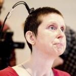 Vuelve a hablar 30 años después de sufrir un ictus gracias a una prótesis cerebral de inteligencia artificial