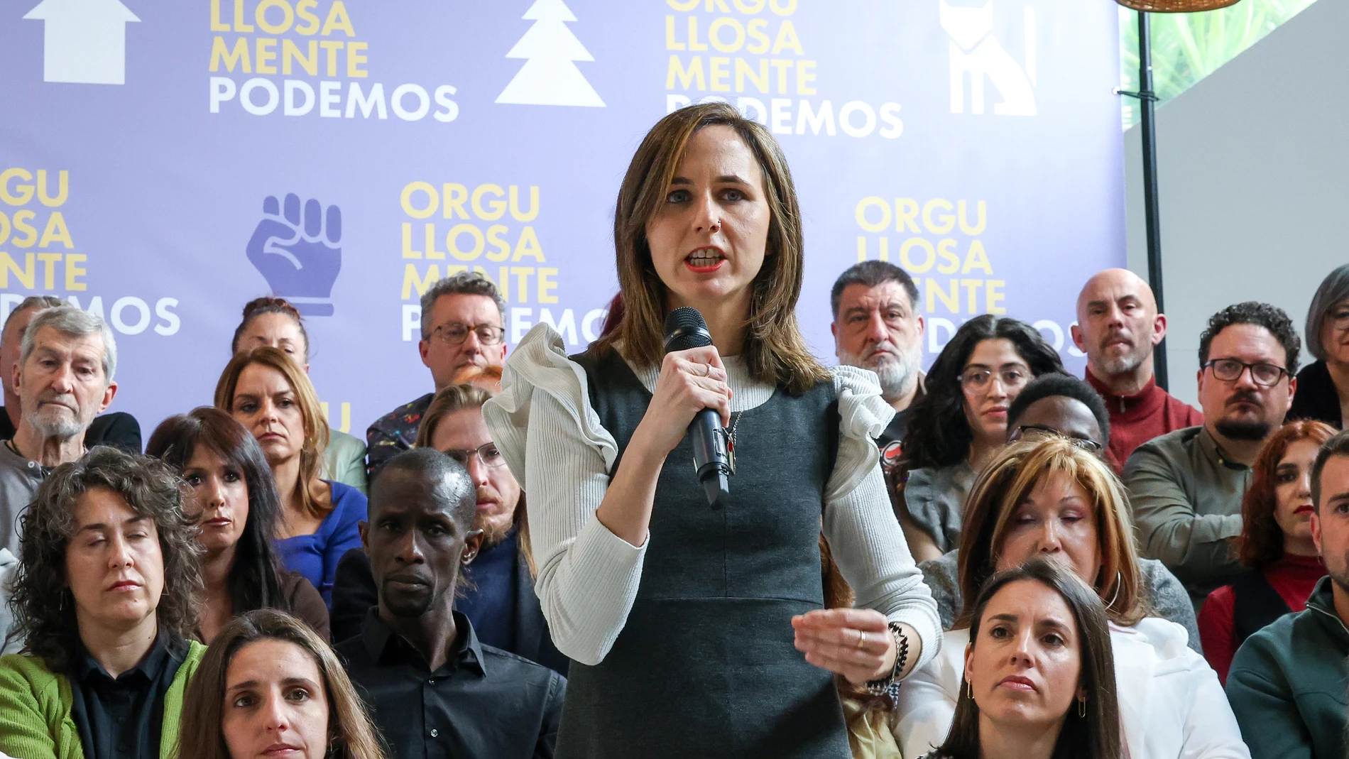 La secretaria general de Podemos, Ione Belarra, acompañada por la Eurodiputada, Irene Montero, presenta la lista al Consejo Ciudadano Estatal con la que concurre, en el Espacio Ecooo, a 31 de marzo de 2025, en Madrid (España). La lista del Consejo Ciudadanos Estatal, máximo órgano de dirección, ha sido presentada de cara a la quinta Asamblea de Podemos, dónde figura la actual secretaria del partido, quien se encamina a la reelección, al no contar con rivales relevantes de cara a las primarias...