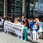 Minuto de silencio en el Hospital Universitario de Burgos, donde trabajaba la mujer hallada muerta en Salinillas de Bureba