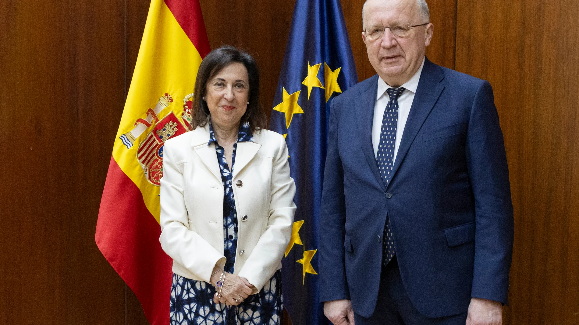 La ministra de Defensa, Margarita Robles, se reúne con el comisario europeo de Defensa, Andrius Kubilius. REMITIDA / HANDOUT por MARCO ROMERO / MINISTERIO DE DEFENSA Fotografía remitida a medios de comunicación exclusivamente para ilustrar la noticia a la que hace referencia la imagen, y citando la procedencia de la imagen en la firma 31/03/2025