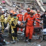 Birmania.- Rescatadas con vida tres personas en Mandalay tres días después del terremoto en Birmania