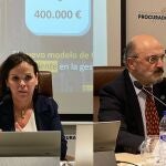 La directora general para el Servicio Público de Justicia, Verónica Ollé, y el presidente del Consejo General de Procuradores, Ricardo Garrido, en las jornadas sobre la "Ley Bolaños"