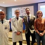 El gerente del Hospital Clínico Universitario de Valladolid, José Antonio Arranz Velasco, acompañado por miembros del equipo médico responsable