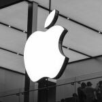 Logo de Apple sobre una de sus tiendas