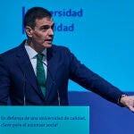 El presidente del Gobierno, Pedro Sánchez, da un discurso durante su asistencia a un acto de apoyo a la univer