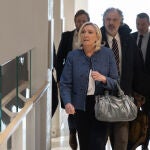 Mélenchon, tras la condena a Le Pen: "La decisión de destituir a un cargo electo debería ser del pueblo"