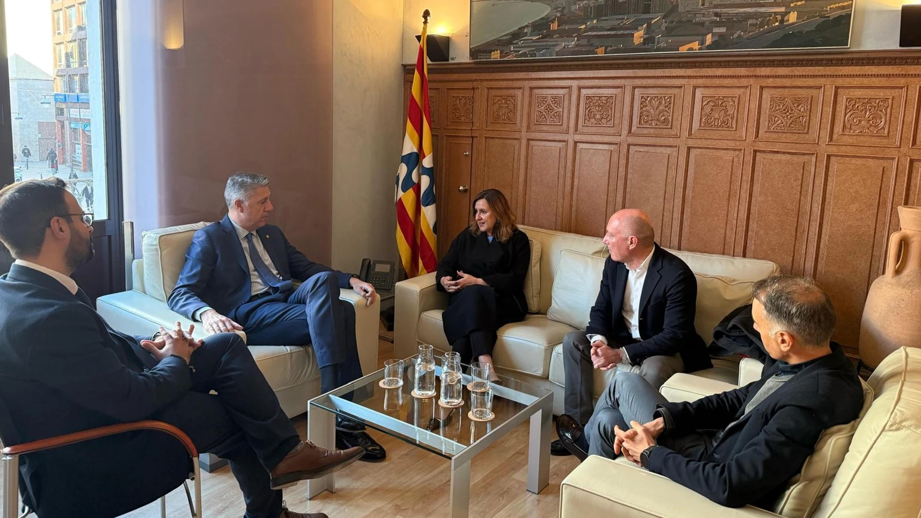 La alcaldesa de Valencia se reúne con el alcalde de Badalona para abordar los protocolos antiocupación