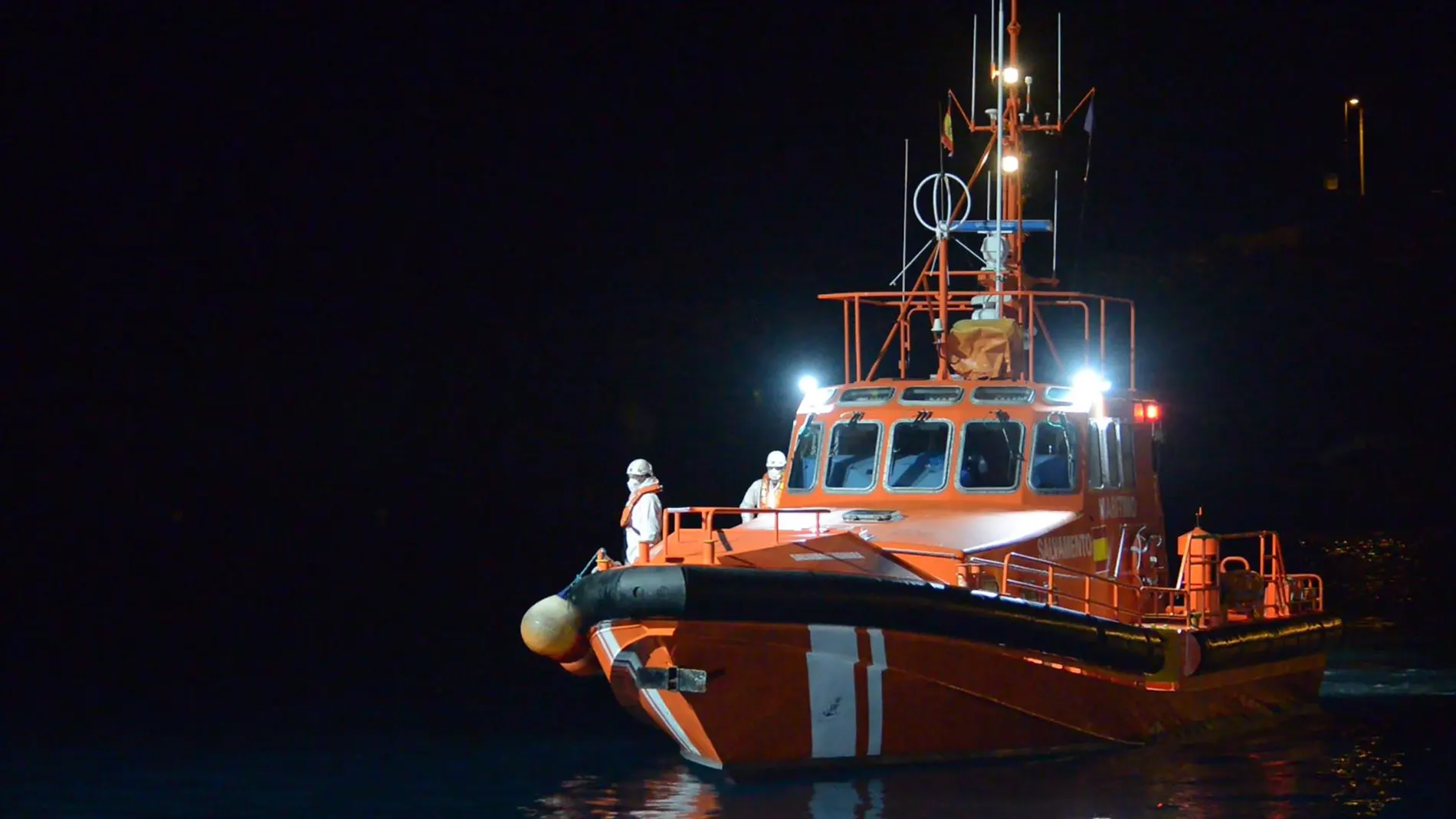 Salvamento Marítimo rescata a 22 personas migrantes a bordo de un cayuco a 11 millas de La Restinga (El Hierro)