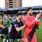 El portero del Eibar se viste de salvador con un golazo en el último minuto
