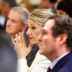Desyuno informativo de Lorenzo Amor, con la asistencia de Yolanda Díaz y Antonio Garamendi.