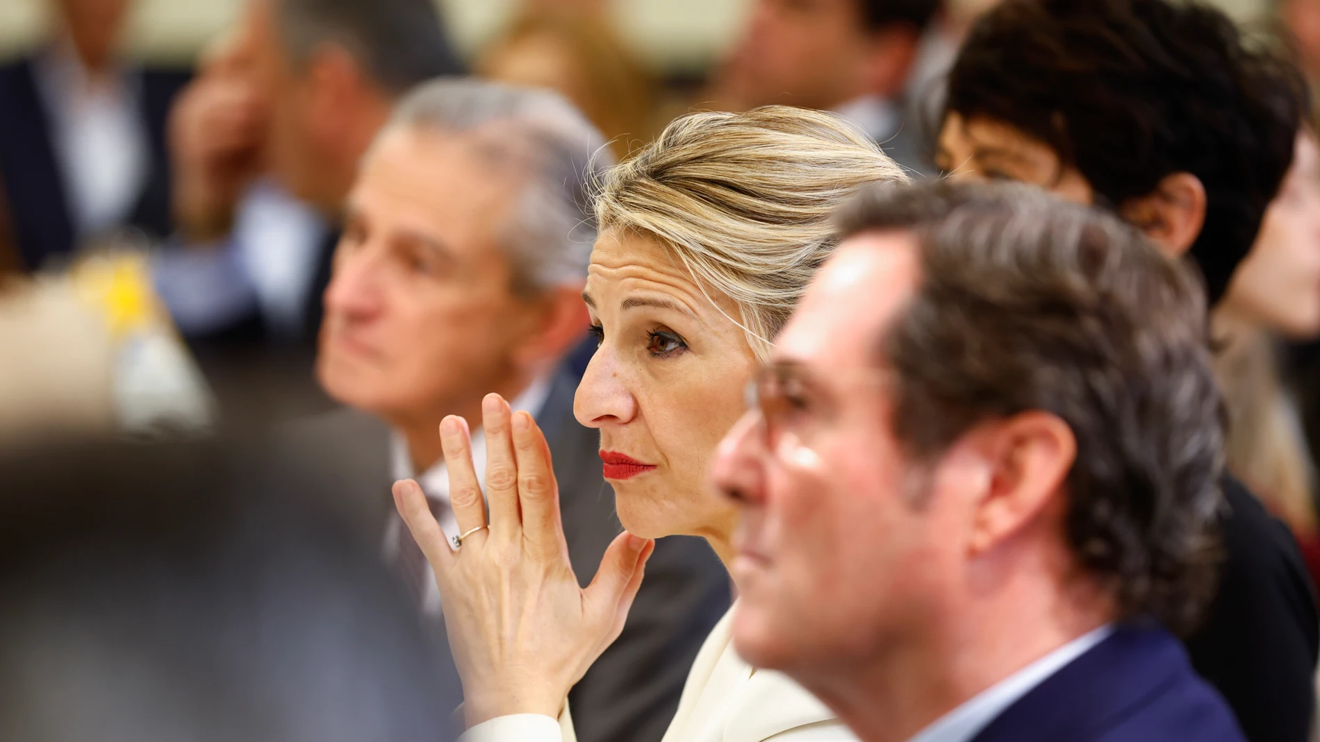 Desyuno informativo de Lorenzo Amor, con la asistencia de Yolanda Díaz y Antonio Garamendi.