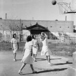 La participación de mujeres en deportes públicos comienza a finales del siglo XIX