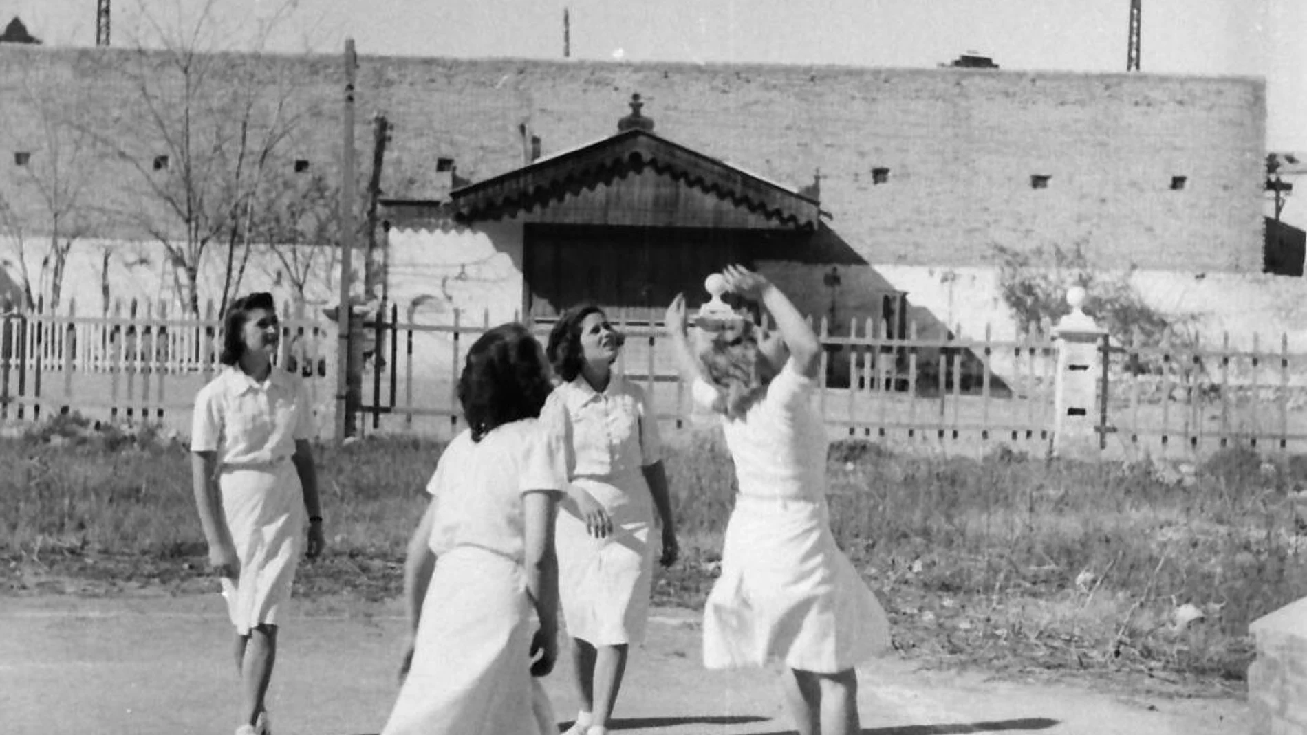 La participación de mujeres en deportes públicos comienza a finales del siglo XIX