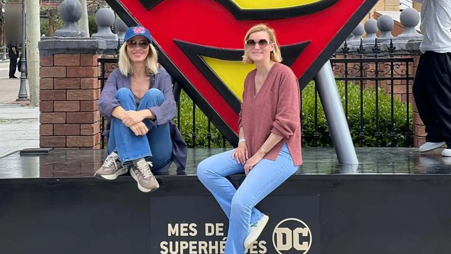 Susanna Griso con María Zurita en Parque Warner.