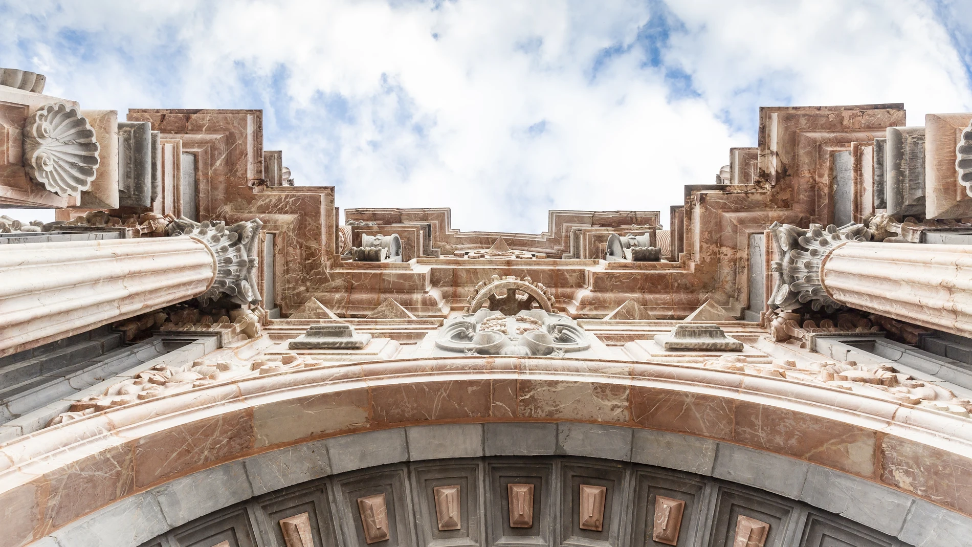 Pórtico del Santuario de la Vera Cruz en la ciudad santa de Caravaca de la Cruz, provincia de Murcia, España