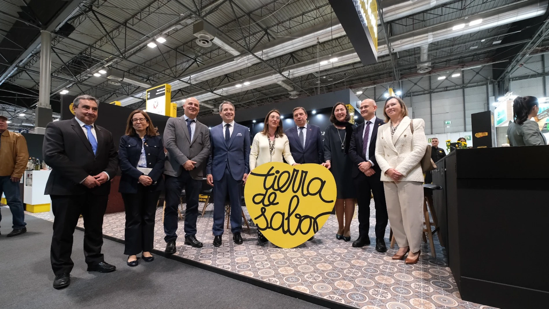 La consejera María González Corral inaugura el stand de la Junta en Salón Gourmets junto al ministro Luis Planas, entre otros