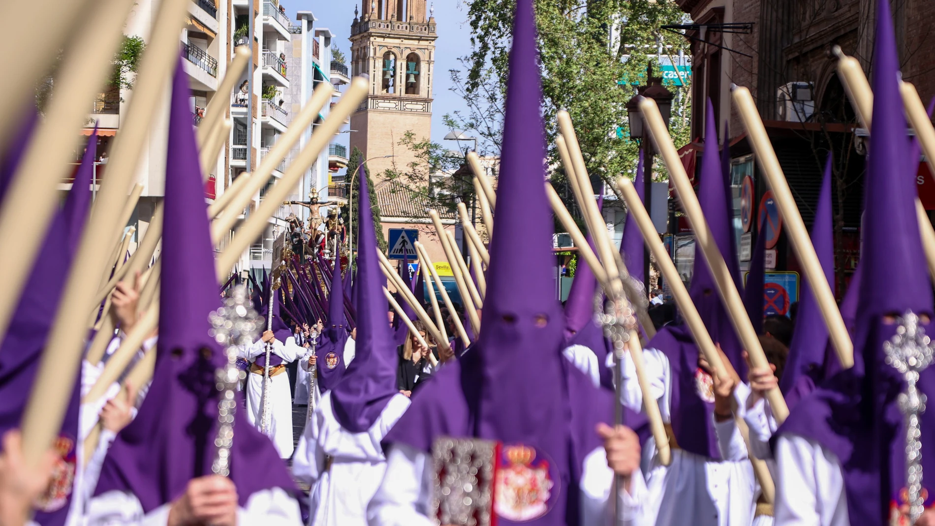 Nazarenos de la hermandad de la Exaltación de Sevilla