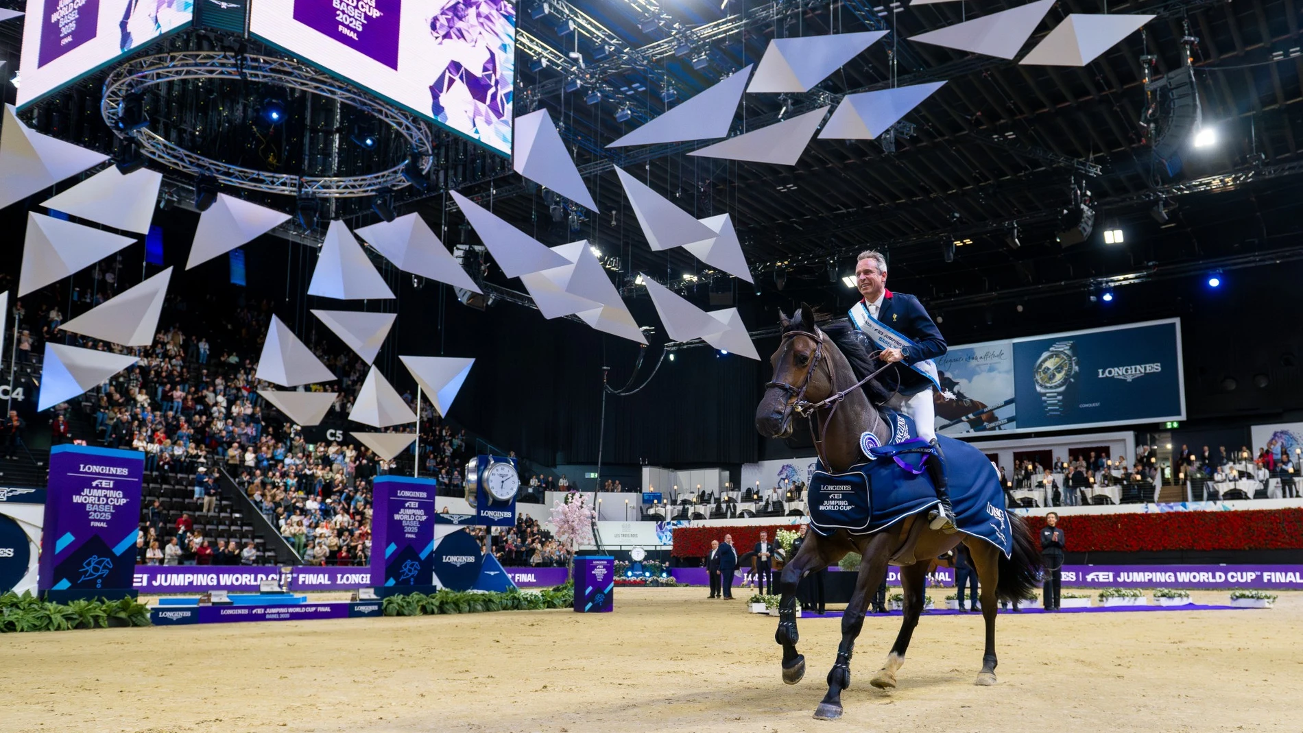 Julien Epaillard, con "Donatello D’Auge", se impuso en la final de la Copa del Mundo de Salto en Basilea