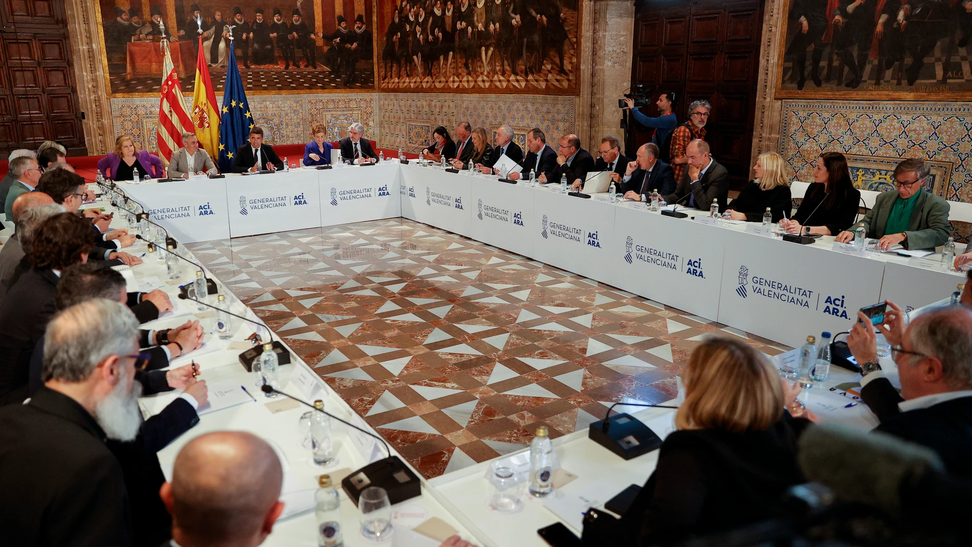 Imagen de la reunión con los agentes socialesa