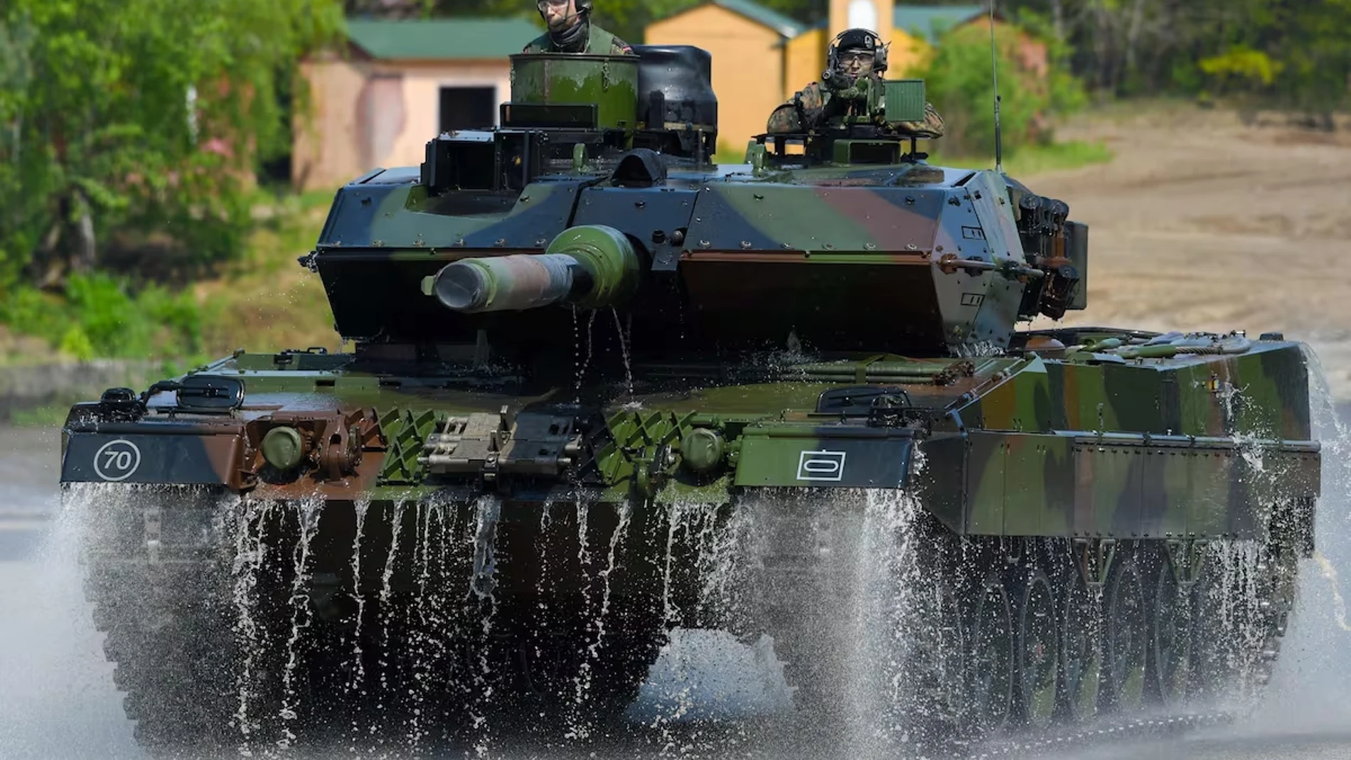 Alemania despierta: tanques Leopard ya vigilan la frontera rusa por primera vez desde la Segunda Guerra Mundial